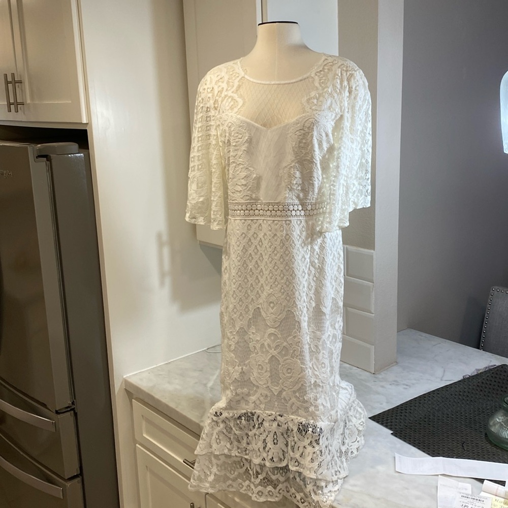 Two Sisters NWT White Lace Dress size 14 designed in Australia
